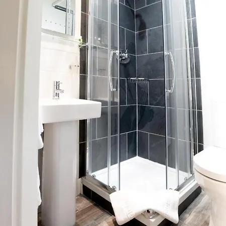 The Britannia Элтеруотер